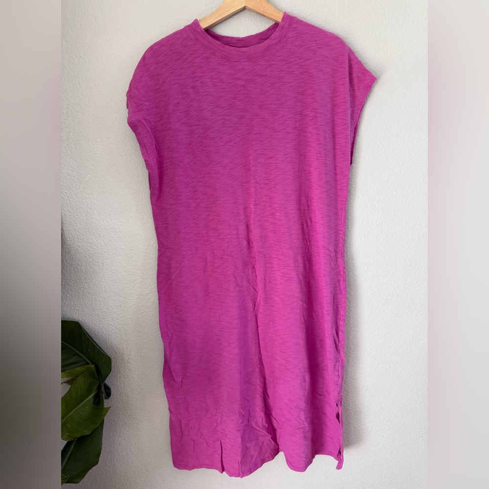 Universal Thread Bright Magenta Crewneck Tee